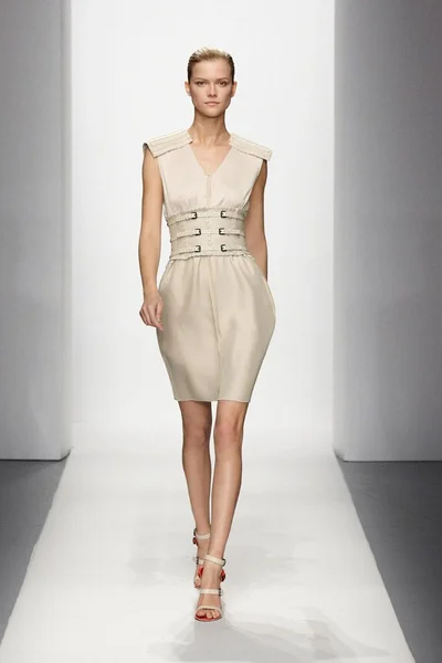 Look 25